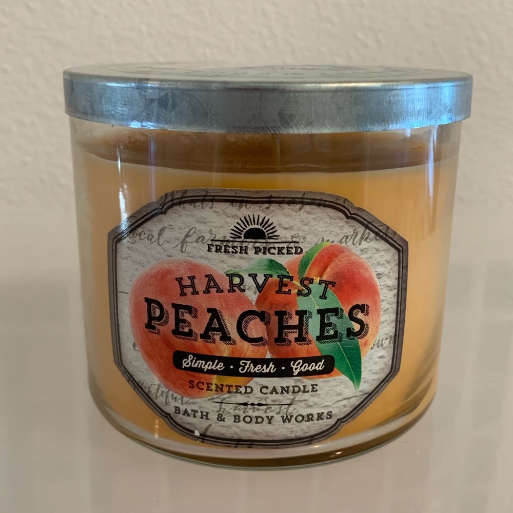 Bath and body works Peach Candle
